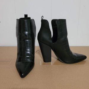 Faux snakeskin ankle boots size 9